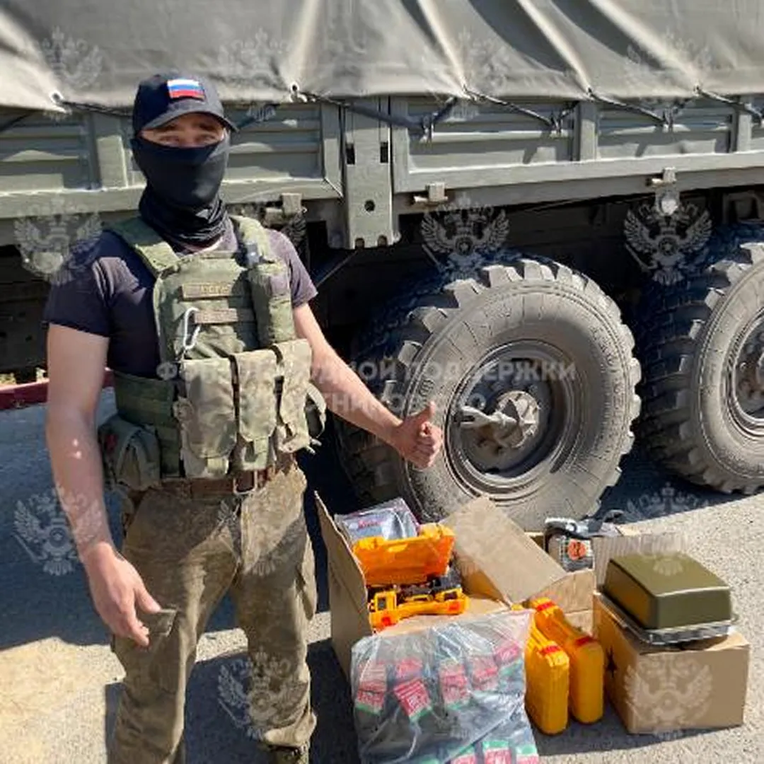 Передача груза бойцам на передовой